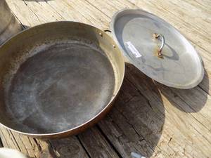lot 94 image: Large metal cooking bowl