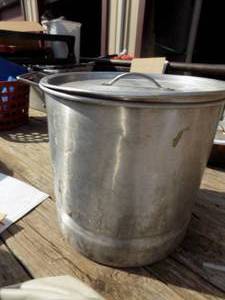 lot 95 image: 20 qt stock pot with lid