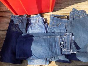 lot 104 image: Blue jeans see pic for sizes