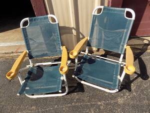 lot 108 image: 2 beach chairs