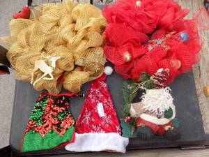 lot 32 image: Christmas