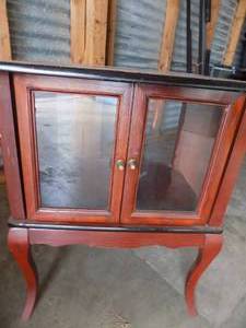 lot 40 image: Small display case no back