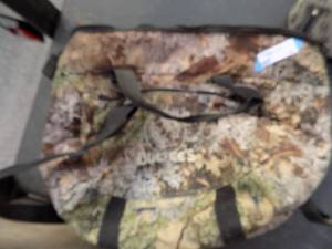 lot 42 image: Buckys camo insulated bag