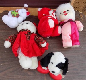 lot 74 image: plushies
