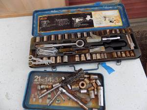 lot 76 image: Socket set