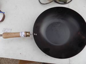 lot 85 image: Large deep skillet