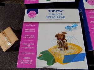 lot 204 image: Top Paw splash pad NIP