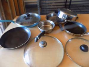 lot 255 image: Cookware