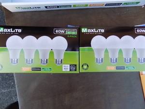 lot 220 image: Maxlite 60watt8 watt LED 4 in box 2 boxes