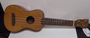 lot 225 image: Ukelele
