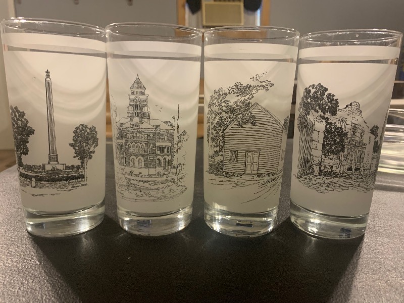 lot 114 image: SET OF 4 VINTAGE TEXAS SESQUICENTENNIAL COMMEMORATIVE GLASSES  18361986 TEXAS HISTORY