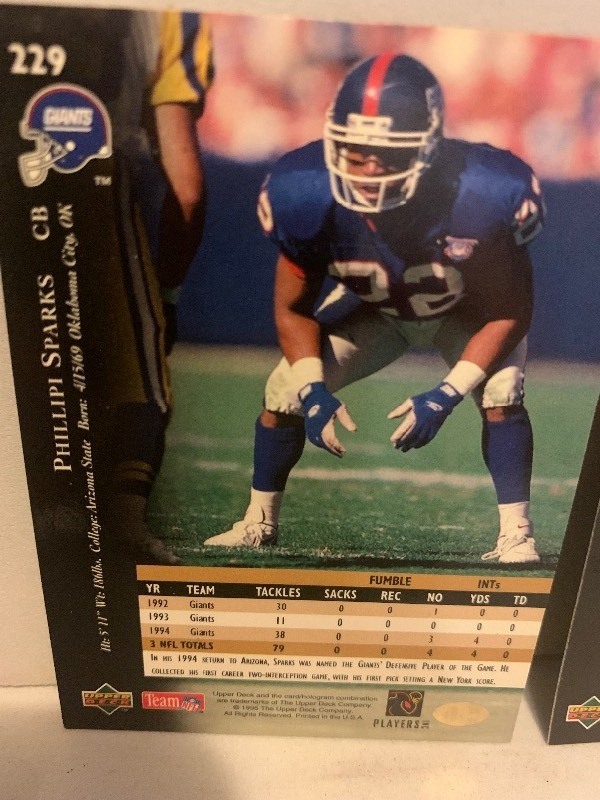 lot 132 image: 2-Card NFL Football Lot  Craig Ironhead Heyward & Eric Metcalf  Falcons & Browns  Upper Deck