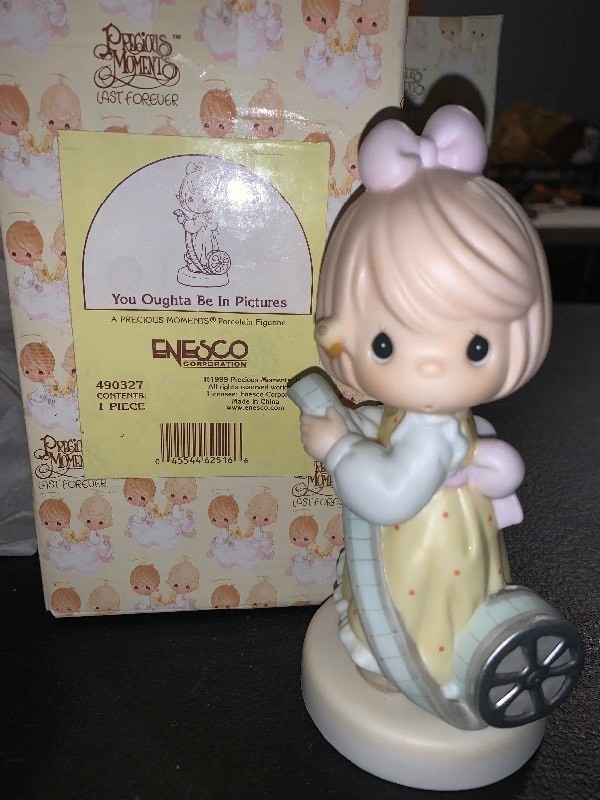 lot 265 image: 2 PRECIOUS MOMENTS ENESCO FIGURINES  YOU OUGHTA BE IN PICTURES & YOURE A HONEY  ONE BOX INCLUDED