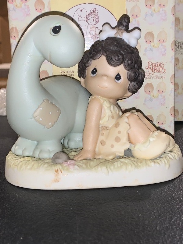 lot 94 image: 1996 PRECIOUS MOMENTS FRIENDS FROM THE VERY BEGINNING FIGURINE  ENESCO #261068  ORIGINAL BOX