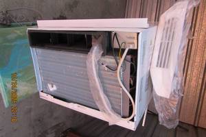 lot 7 image: LG DUAL INVERTER AC UNIT