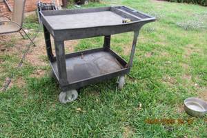 lot 15 image: GARAGE SHOP CART