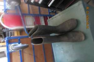 lot 42 image: RUBBER WATERPROOF BOOTS