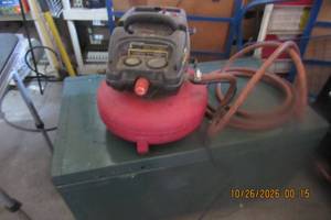 lot 32 image: CNTRL PNUEMATIC COMPRESSOR