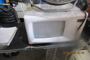 lot 193 image: EMEERSON MICROWAVE