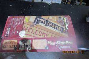 lot 70 image: ROUTER SIGN PRO IN BOX