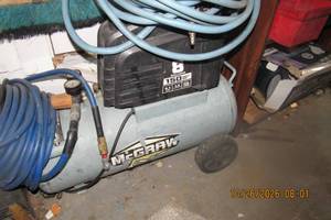 lot 36 image: MAGRAW  AIR COMPRESSER