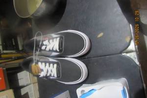 lot 221 image: LEVIS WALKING SHOES