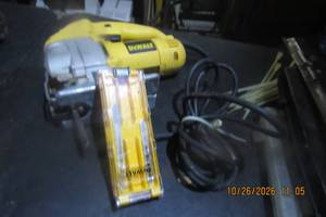 lot 13 image: DEWALT JIGSAW