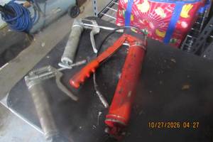 lot 48 image: GREASE GUNS
