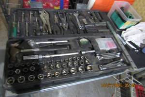 lot 85 image: MECHANICS SET
