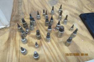 lot 89 image: BLACK AND DECKER SPADE DRILL BITS