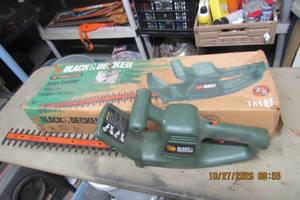 lot 93 image: BLACK AND DECKER HEDGE TRIMMER