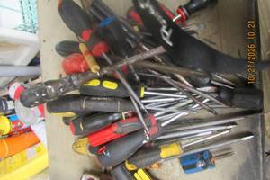 lot 132 image: SCREWDRIVERS-VARIOUS