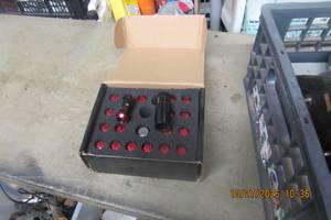 lot 144 image: DNA MOTORING LUG NUT SET