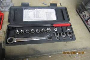 lot 146 image: GEAR WREWNCH SERPENTINE BELT TOOL