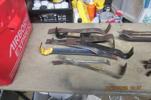lot 181 image: CROW BARS