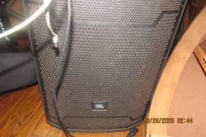 lot 5 image: JBL MONITOR