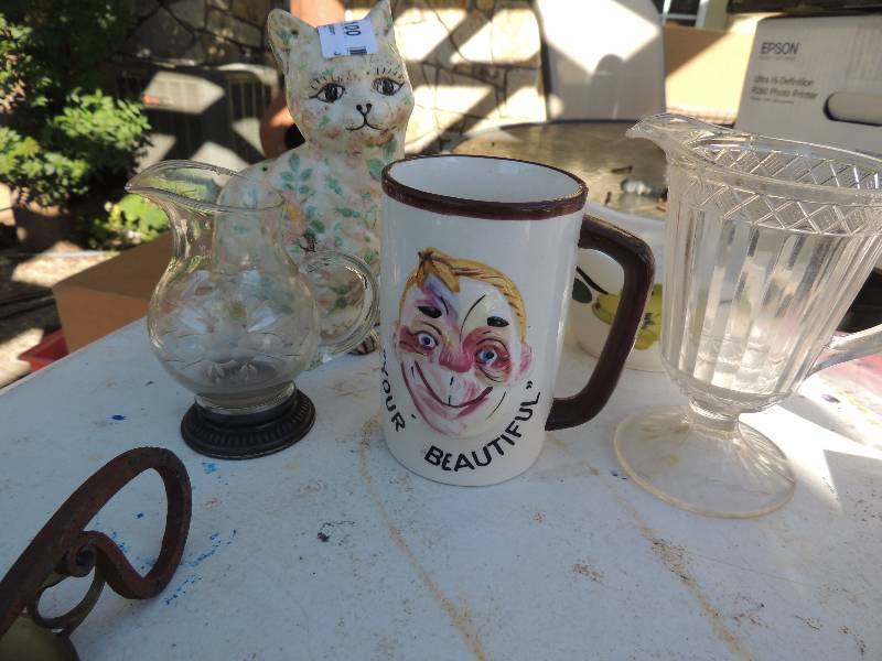 lot 100 image: Porcelain cat, mug, creamer