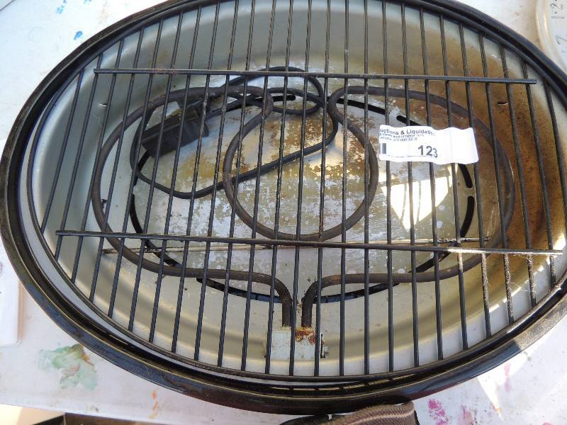 lot 123 image: Daisy Bar B Q grill