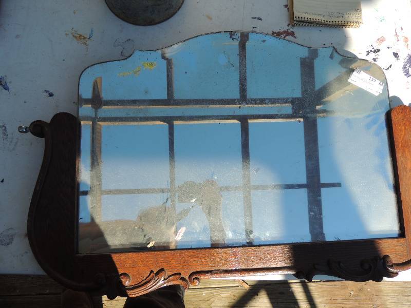 lot 137 image: Antique vanity mirror 24 x 18