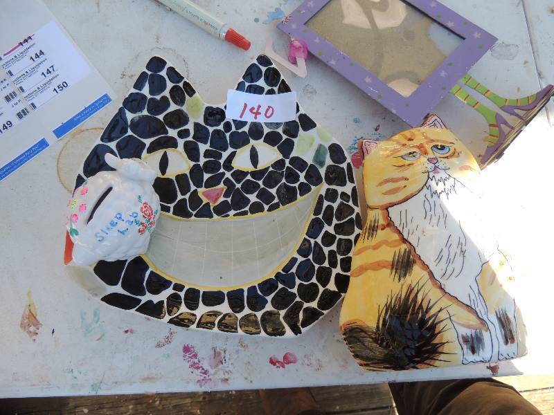 lot 140 image: Hand painted cat platter, vase , and Pepper ANN PICTURE FRAME