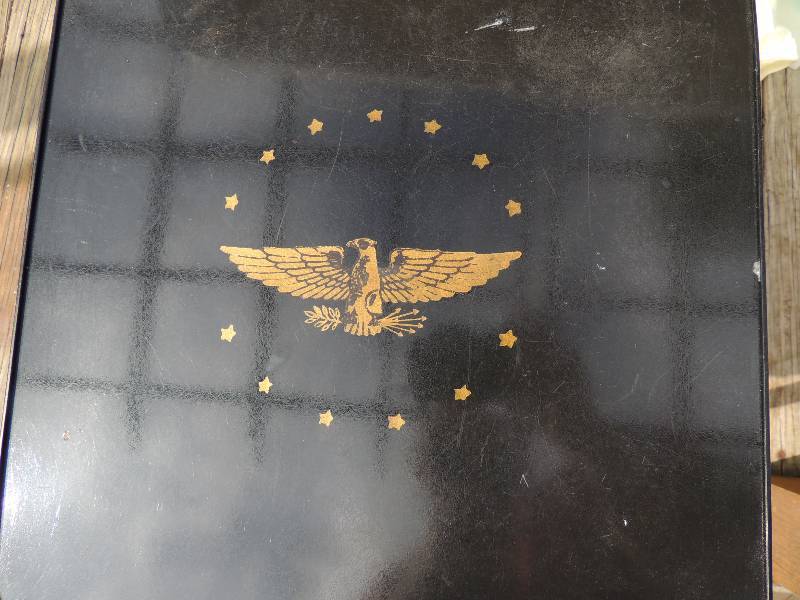 lot 173 image: EAGLE ON  top 18 x 18 table