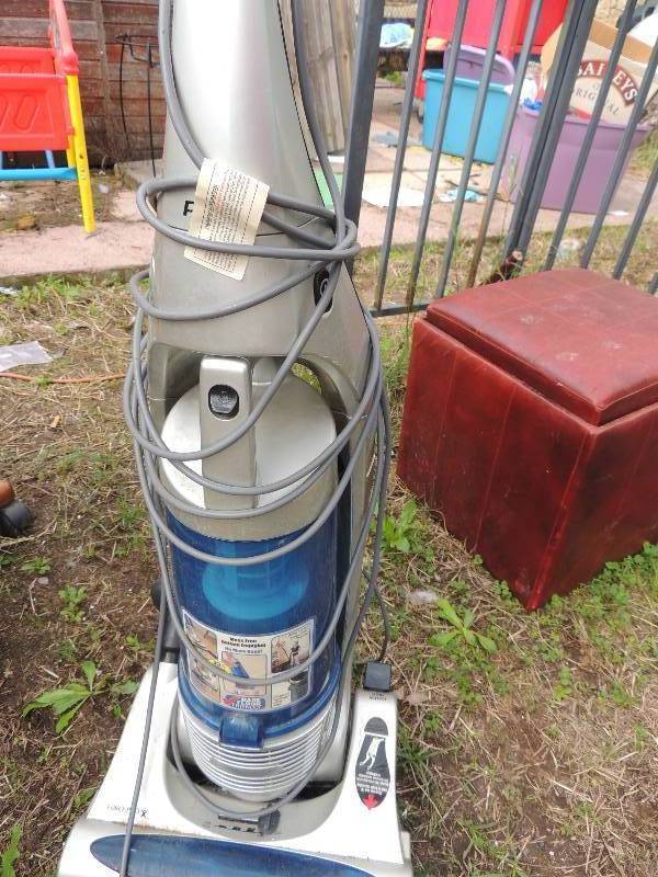 lot 180 image: Shark pursuit vacuum