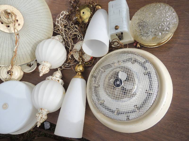 lot 181 image: retro (vintage) light fixtures, sconces, Hanging, bulbs, et.