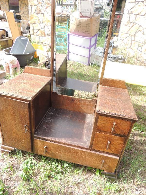 lot 183 image: Lowboy antique vanity