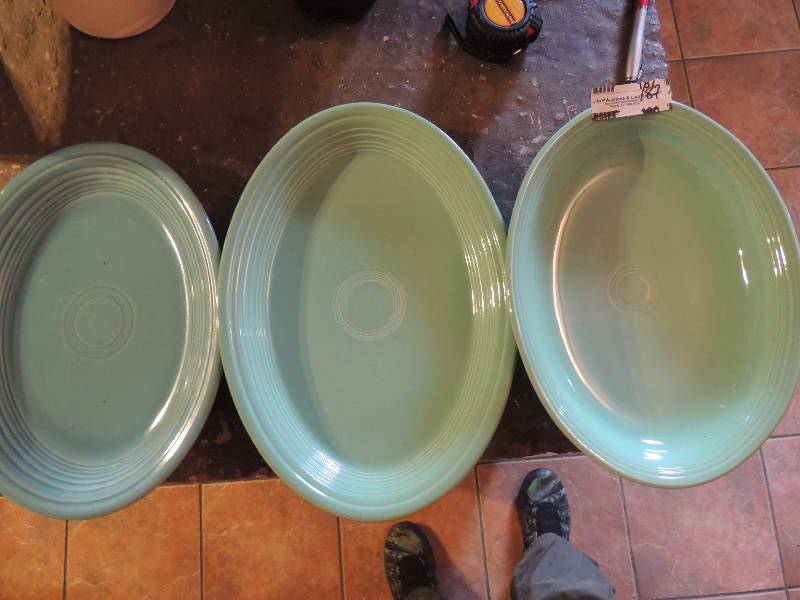 lot 187 image: Fiesta Ware- oblong serving bowl, platter x 2
