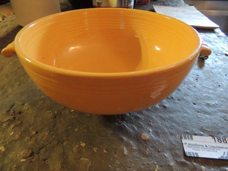 lot 188 image: Fiesta Ware- Vintage yellow casserole dish (no lid) unique handles