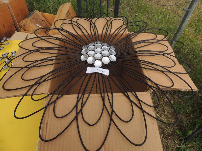 lot 190 image: Wall decor x 2 , 23 jewel flower, 28 12 wall tree