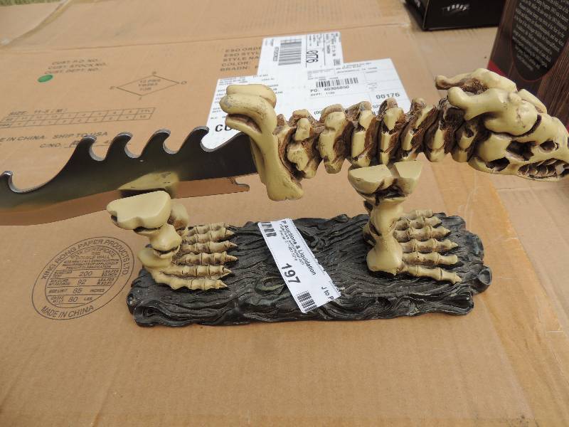 lot 197 image: DINOSAUR knife in display 8