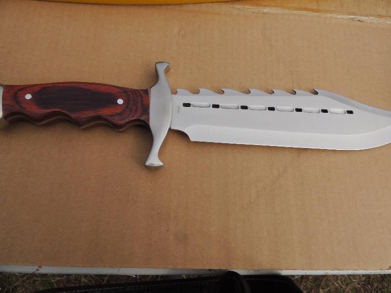 lot 199 image: Bowie Knife-Frost ultimate warrior 15 overall length IN BOX