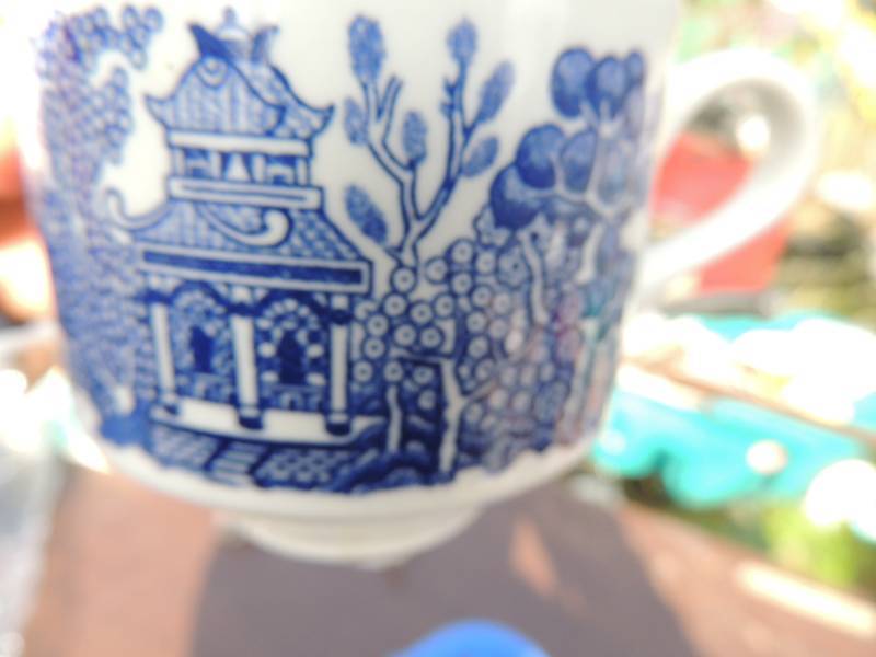 lot 214 image: 6 coffee cups blue willow